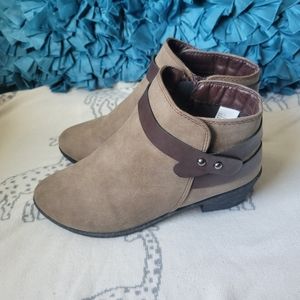 Just be... Boots Size 10